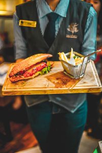 metier de serveur