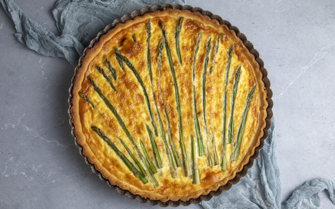 Tartes salées à la tomate et à la moutarde, aux épinards et au fromage, ou aux poireaux et aux lardons