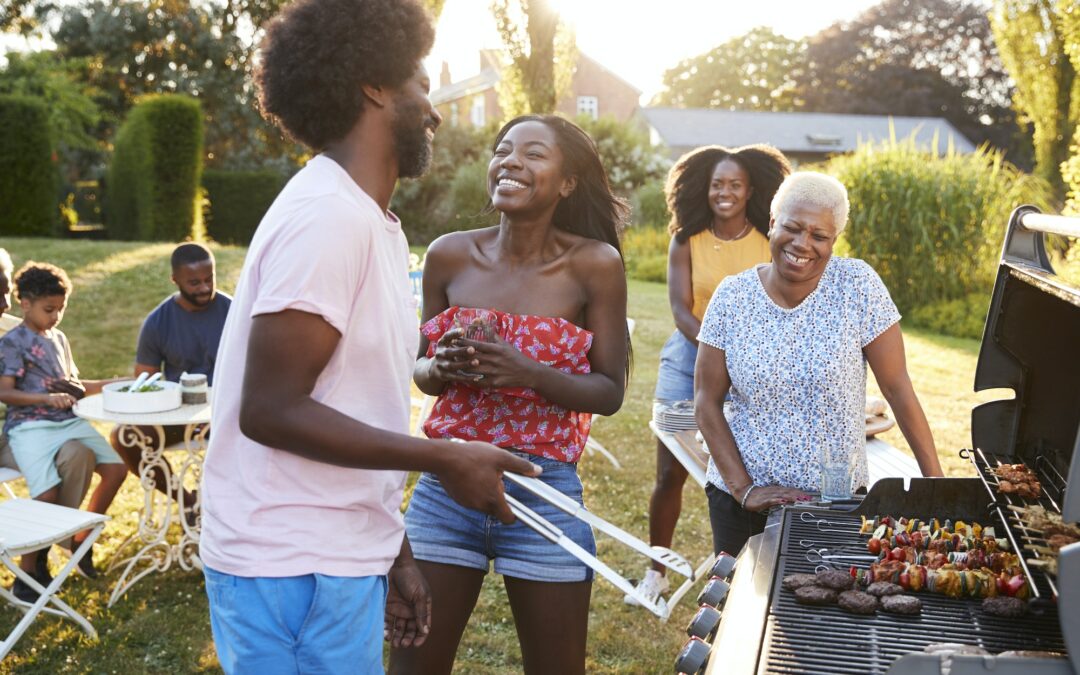 Comment organiser un barbecue en famille qui plaira à tous les coups