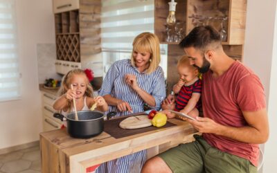 Comment cuisiner avec des enfants en bas âge malgré les défis